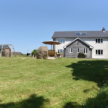 Maen Llwyd Villa Llanyre Exteriör bild