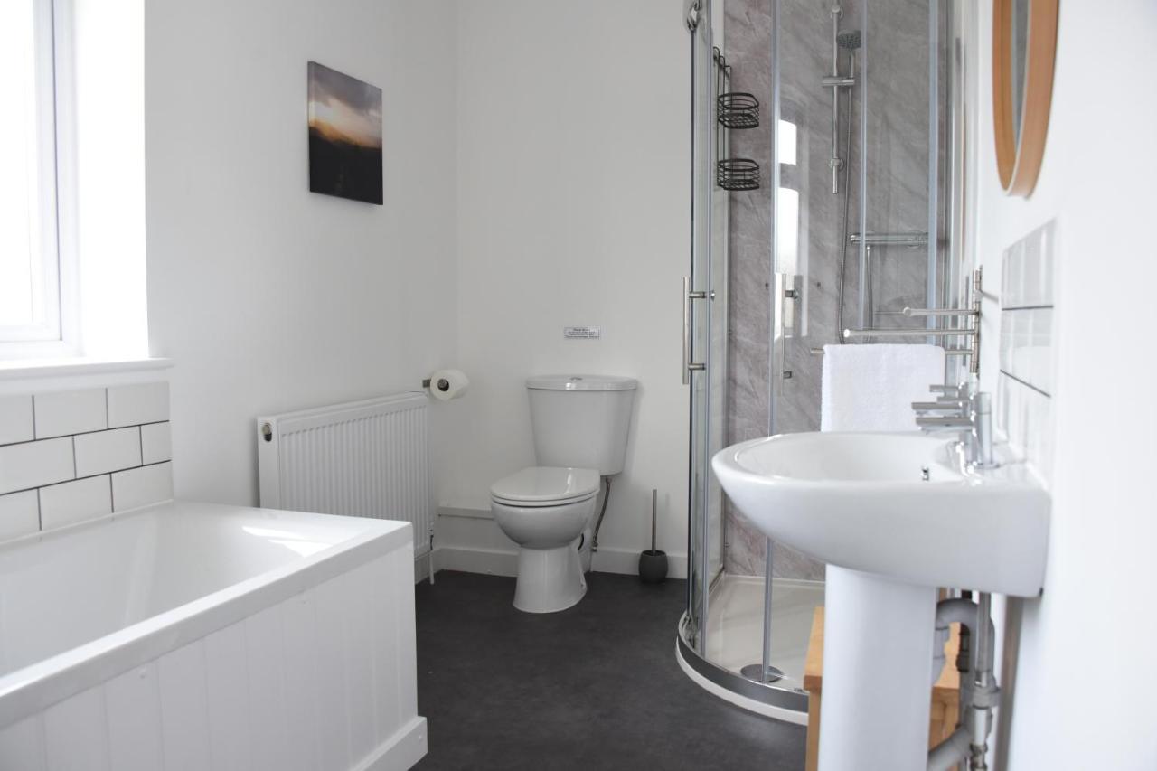 Maen Llwyd Villa Llanyre Exteriör bild