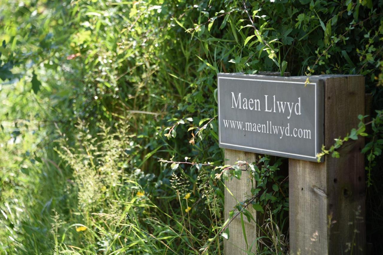 Maen Llwyd Villa Llanyre Exteriör bild