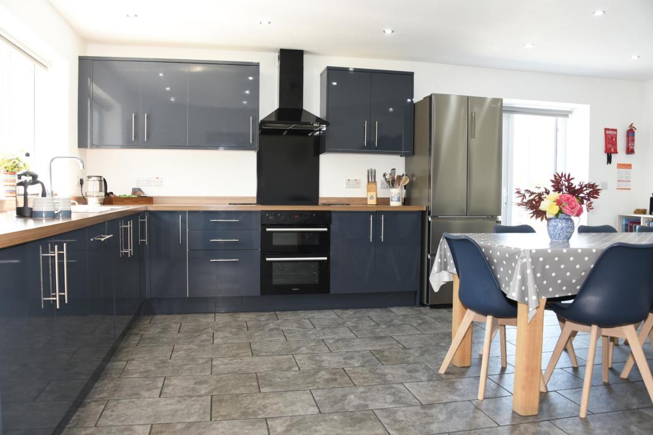 Maen Llwyd Villa Llanyre Exteriör bild