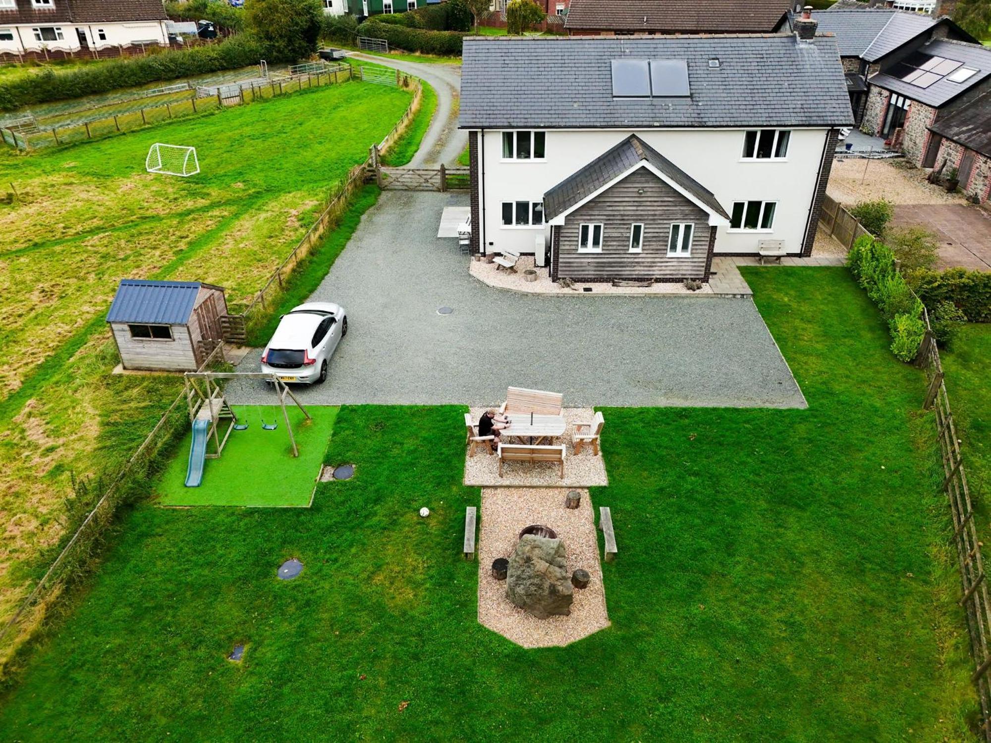 Maen Llwyd Villa Llanyre Exteriör bild