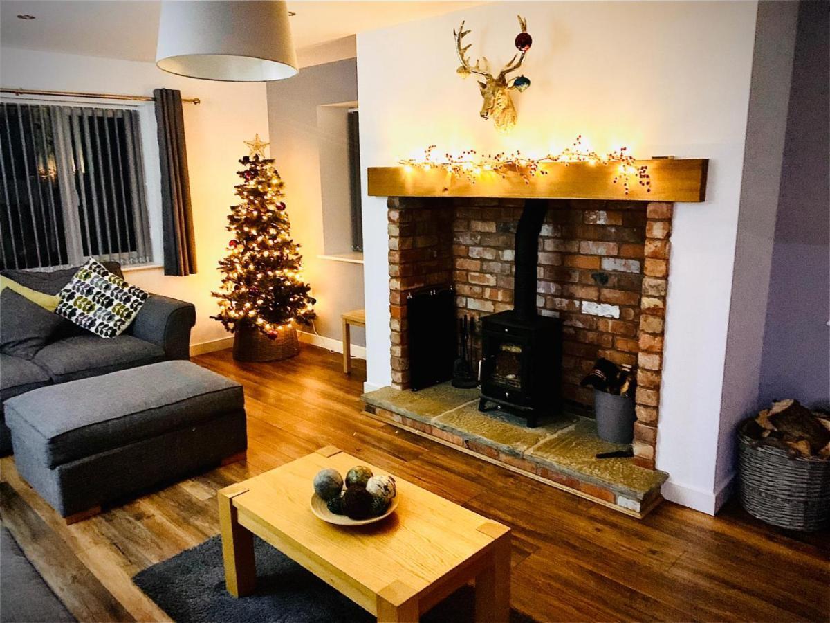 Maen Llwyd Villa Llanyre Exteriör bild